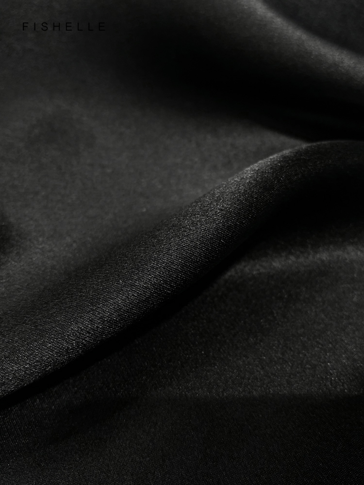 สีทึบสีดำบริสุทธิ์ Syal Sutra  - Silk Neck Scarf บทวิจารณ์และราคา